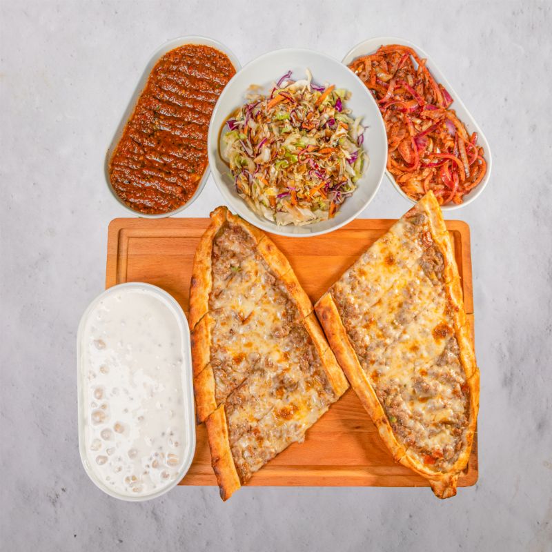 Kuşbaşılı Kaşarlı Pide