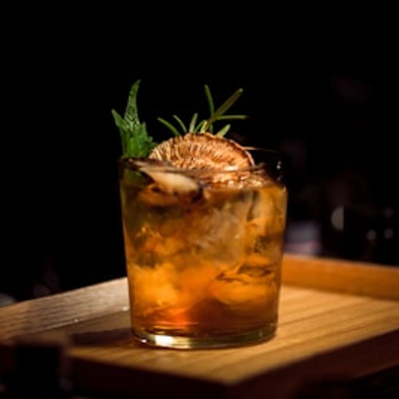 Alcoholic cocktail