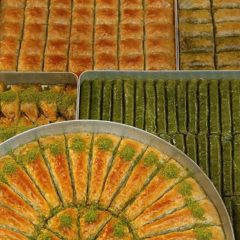 Fıstıklı baklava tepsileri