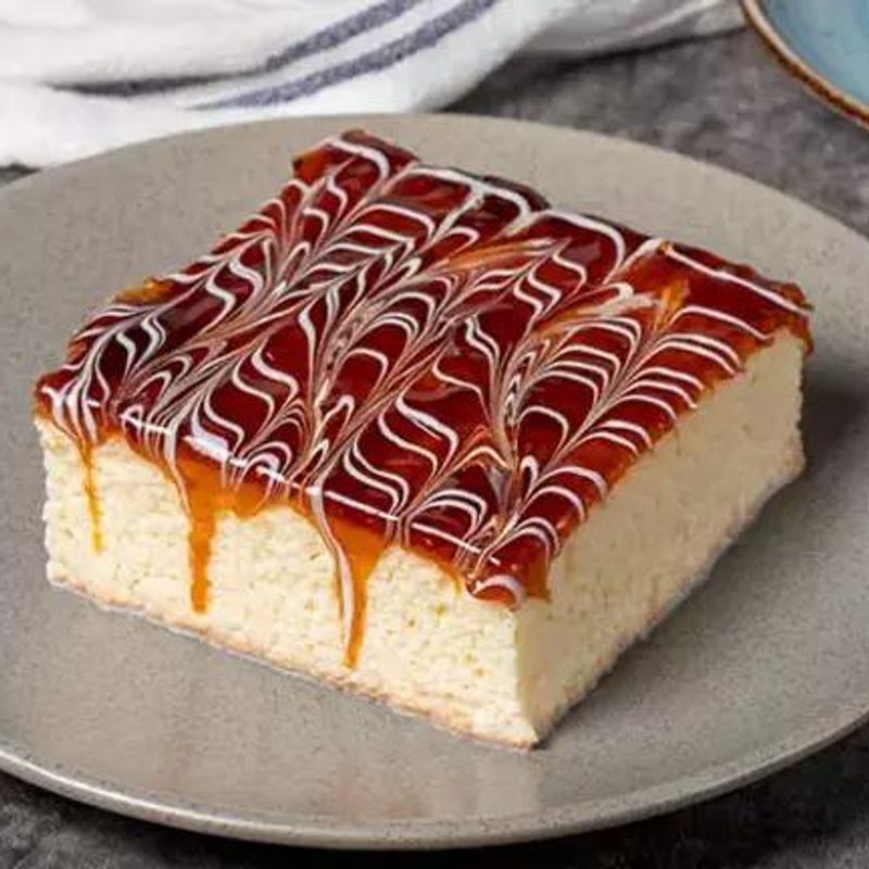 Karamel soslu triliçe