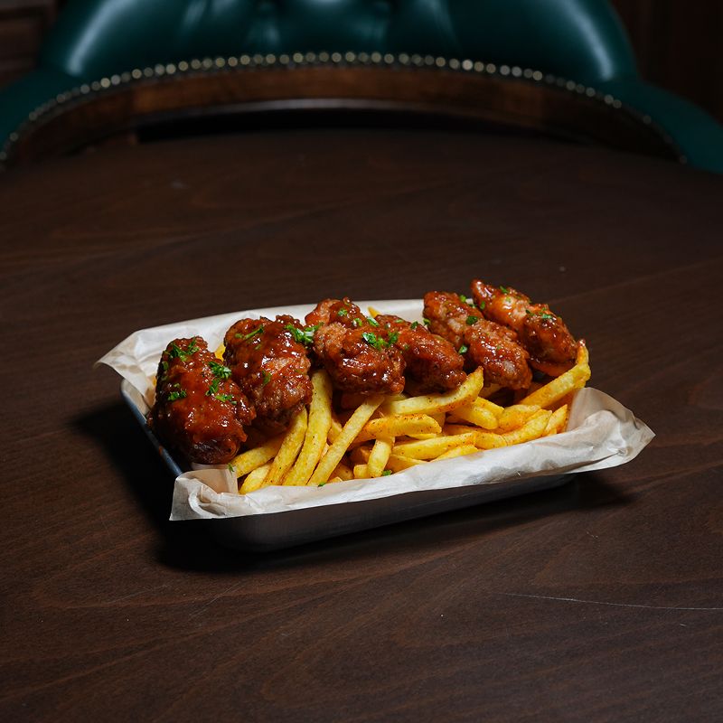 BBQ hot wings with fries